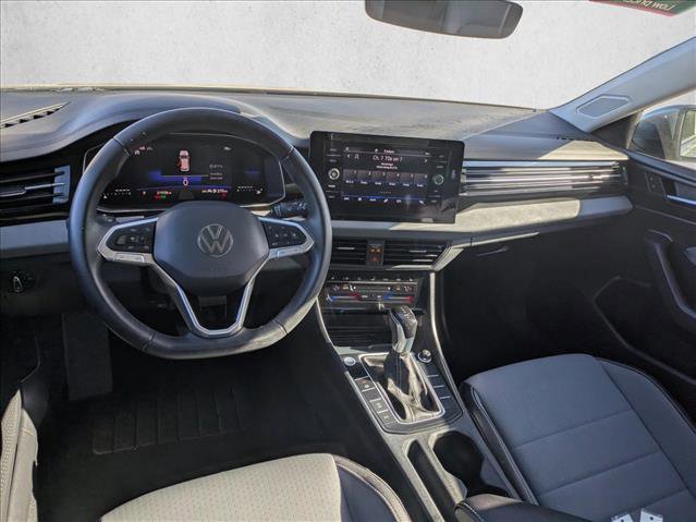 Used 2025 Volkswagen Jetta SE FWD image 15
