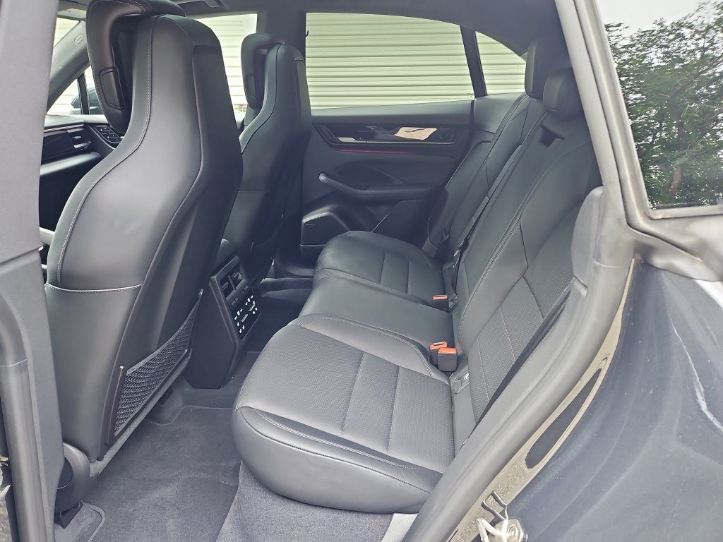Certified 2026 Porsche Macan 4 Electric AWD/4WD image 37