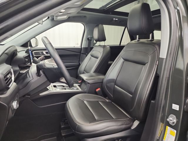 Used 2022 Ford Explorer XLT w/ Equipment Group 202A image 14