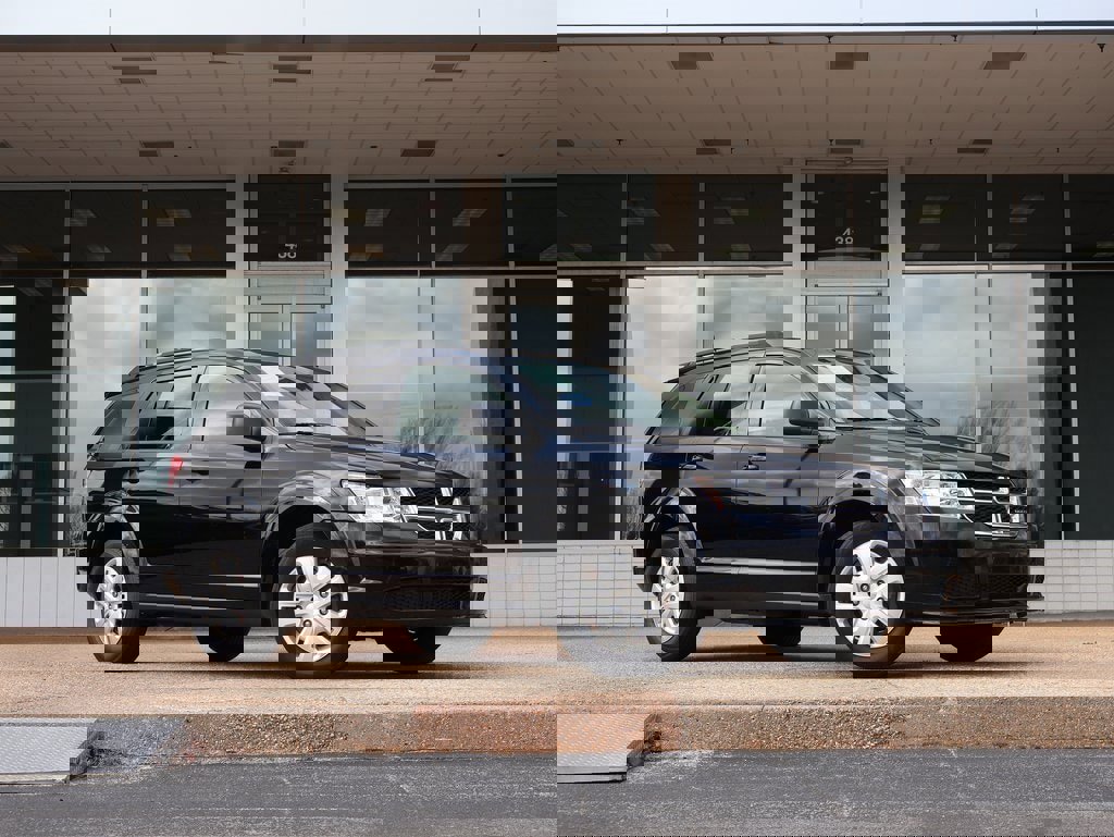 Used 2020 Dodge Journey SE w/ SE Popular Equipment Group image 2