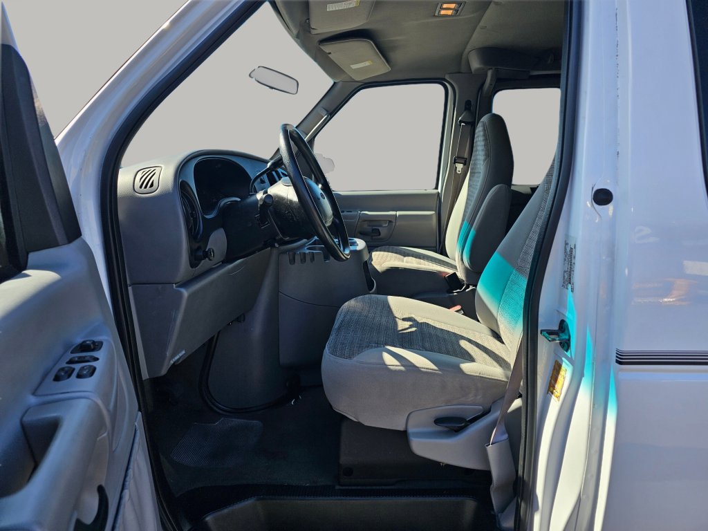 Used 2001 Ford E-350 and Econoline 350 Club Wagon image 18