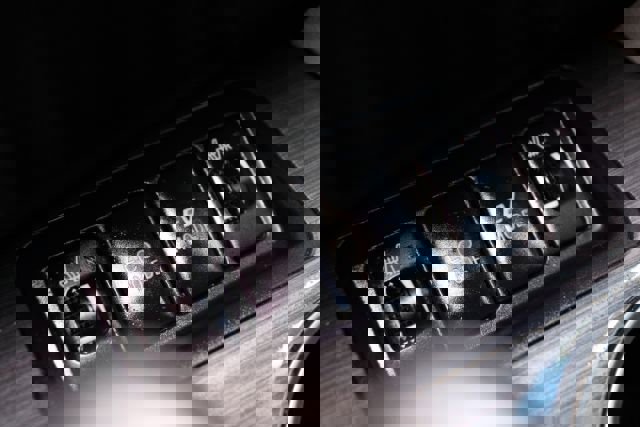 Used 2012 Toyota Camry XLE w/ Leather Pkg image 20