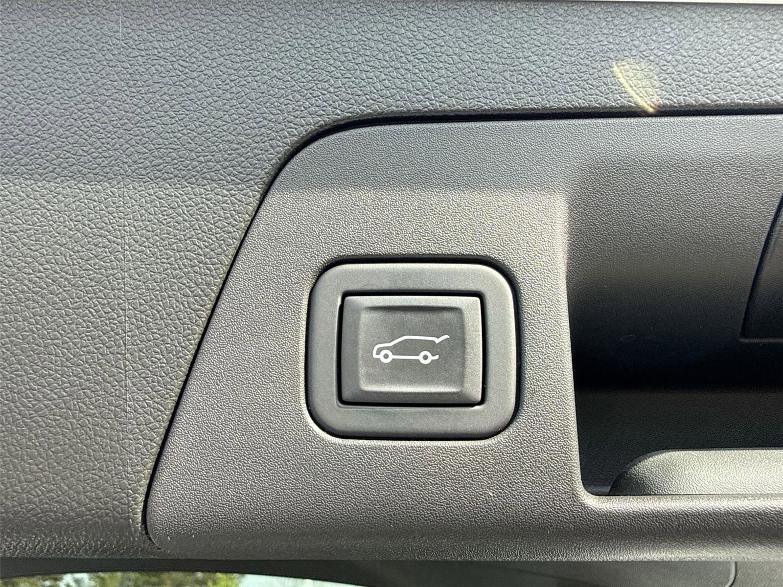 Used 2024 Buick Envision Avenir image 18