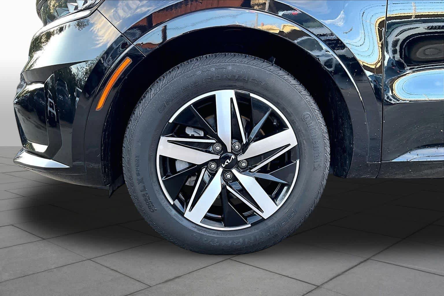 Used 2022 Kia Sorento S w/ Panoramic Sunroof Package FWD image 11