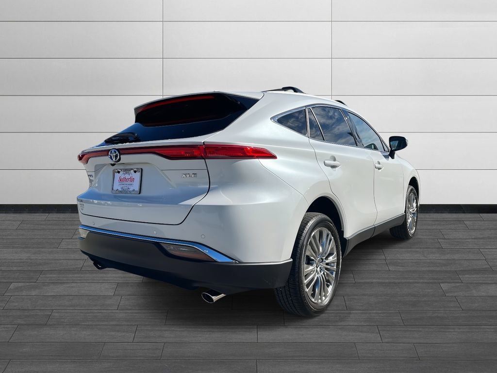 Used 2024 Toyota Venza XLE image 3