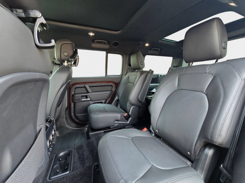 New 2026 Land Rover Defender 130 X-Dynamic SE AWD/4WD image 14