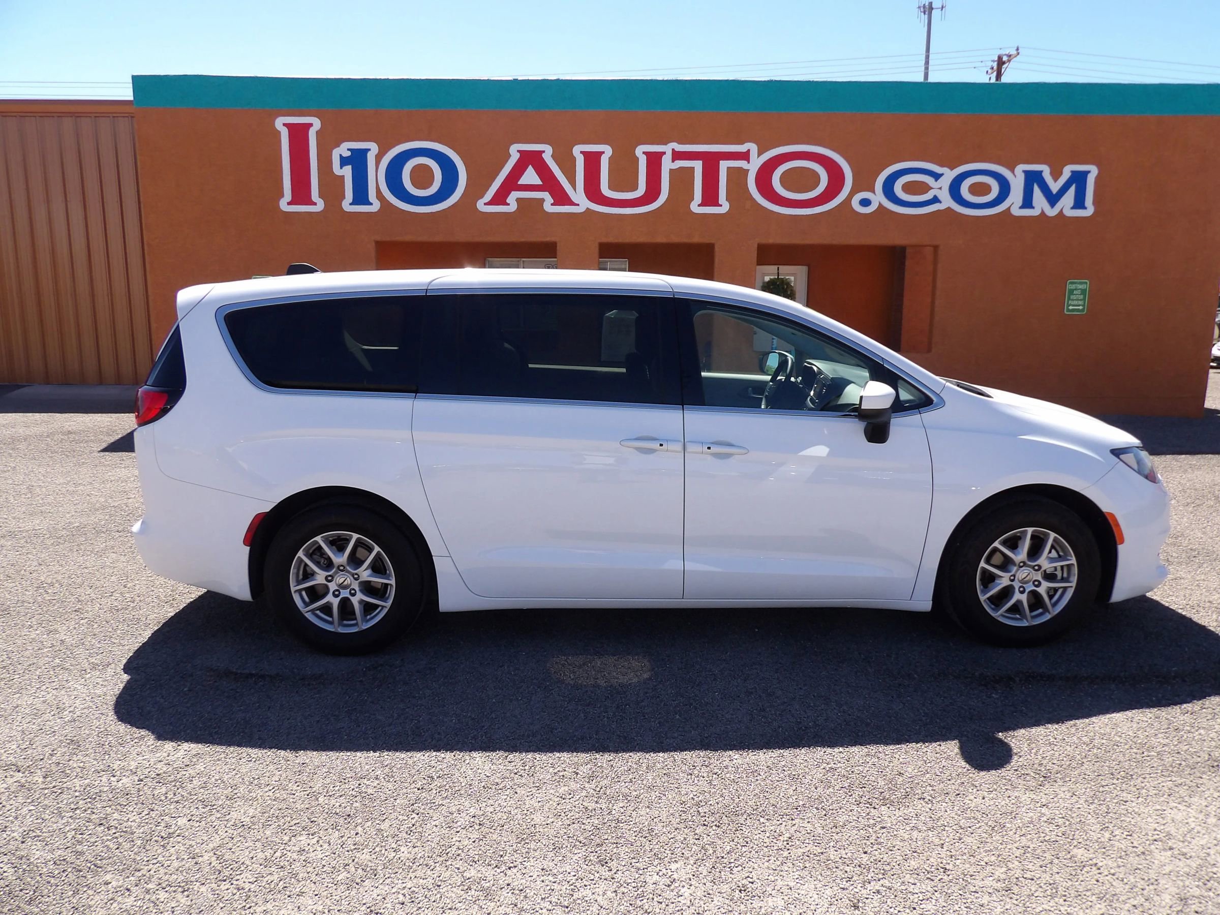 Used 2023 Chrysler Voyager LX image 1