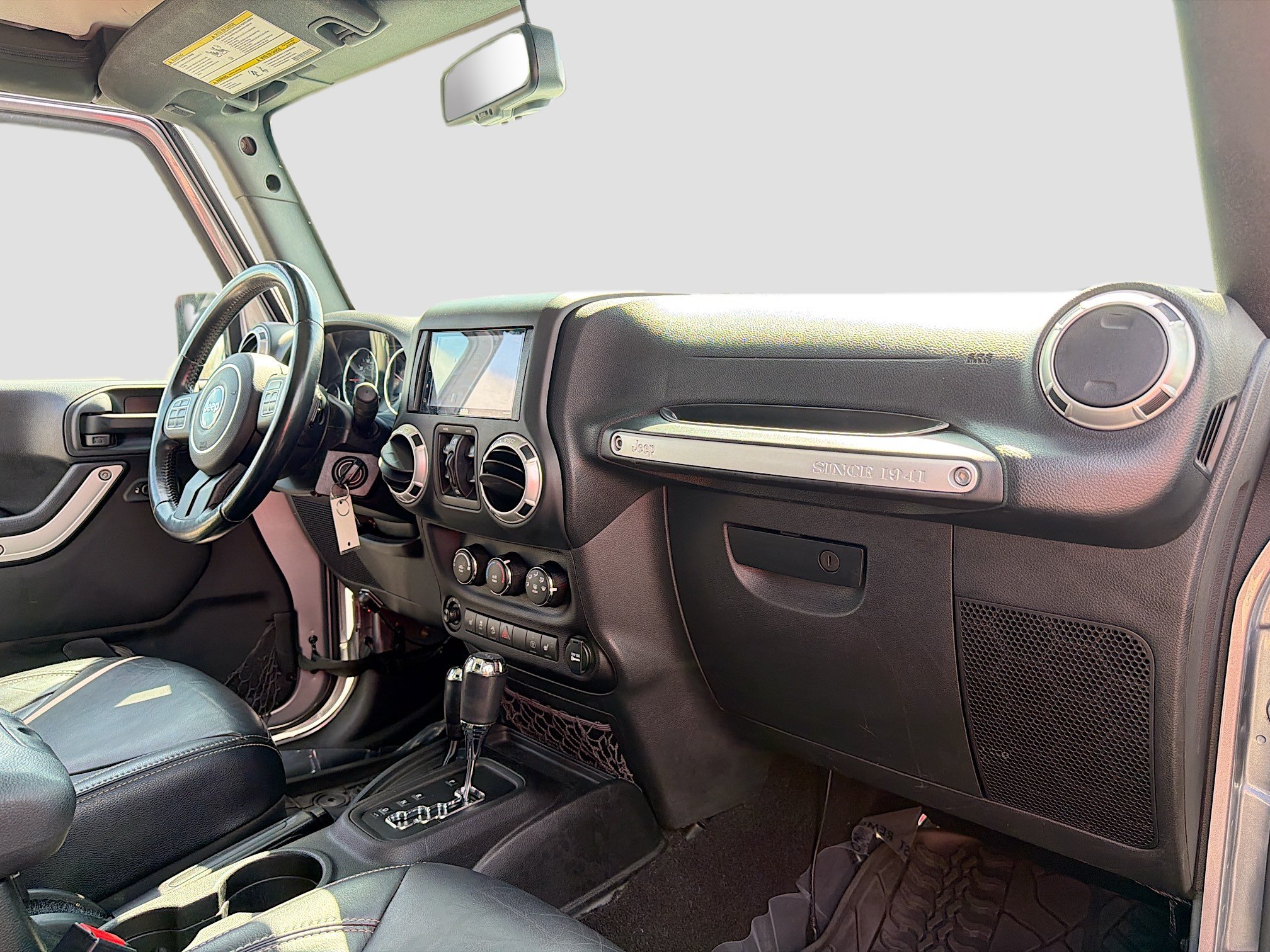 Used 2017 Jeep Wrangler Unlimited Sahara w/ Connectivity Group AWD/4WD image 5