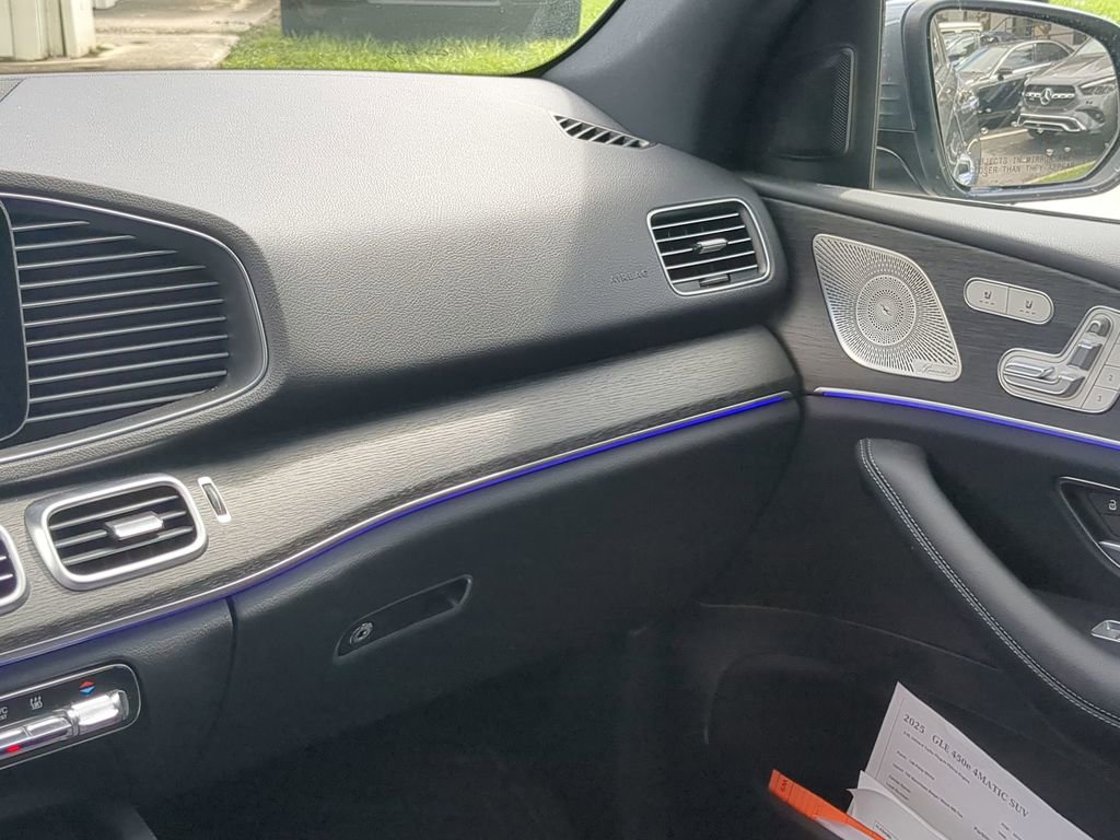 New 2025 Mercedes-Benz GLE 450e 4MATIC image 4