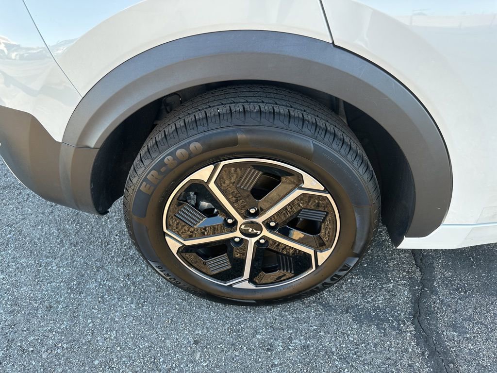 Used 2024 Kia Niro EX image 9