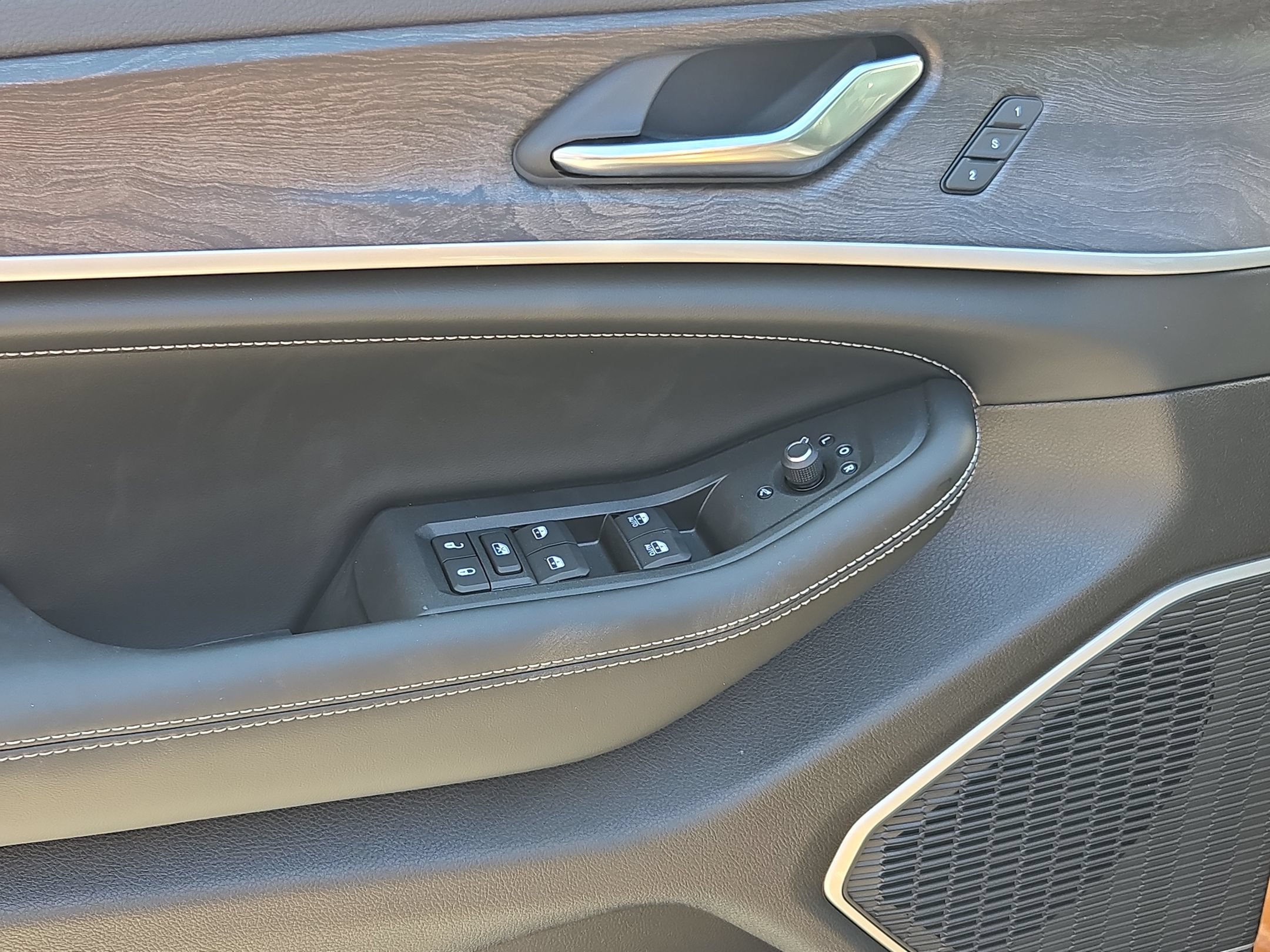 New 2027 Jeep Grand Cherokee Limited AWD/4WD image 18