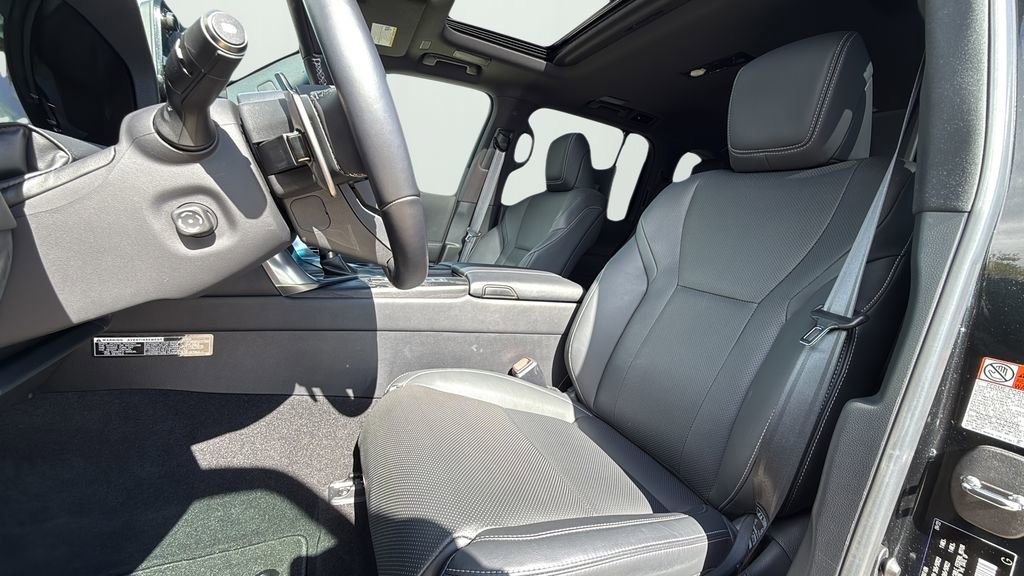 Used 2022 Lexus LX 600 4WD w/ Luxury Package image 10