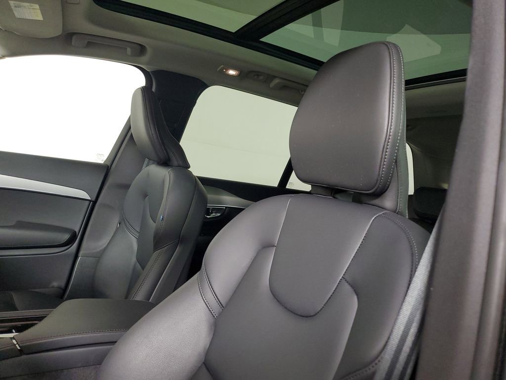 Certified 2025 Volvo XC90 B5 Core AWD/4WD image 24