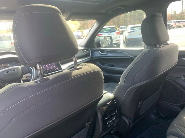 Used 2025 Jeep Grand Cherokee L Laredo w/ Luxury Tech Group I image 22