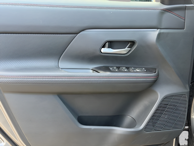 New 2026 Nissan Kicks SR FWD image 13