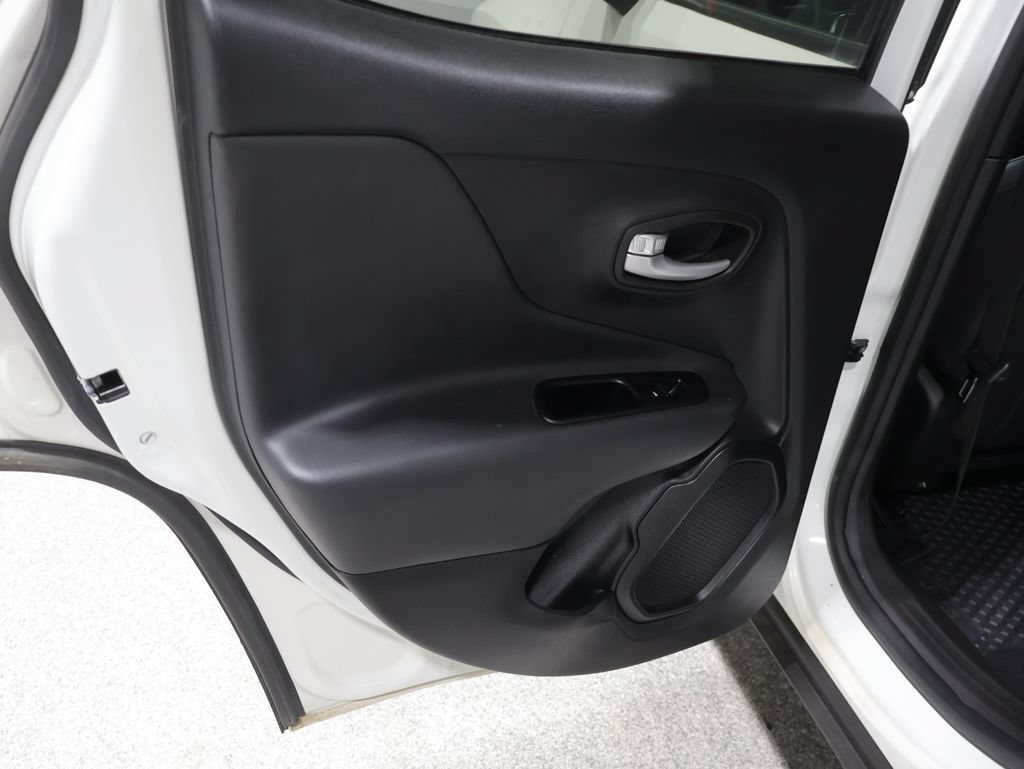 Used 2023 Jeep Renegade Trailhawk w/ Trailhawk Elite Group AWD/4WD image 19