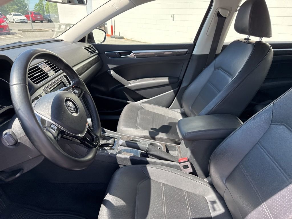 Used 2018 Volkswagen Passat 2.0T SE FWD image 20