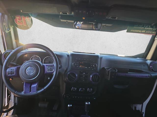 Used 2015 Jeep Wrangler Unlimited Rubicon w/ Connectivity Group image 17