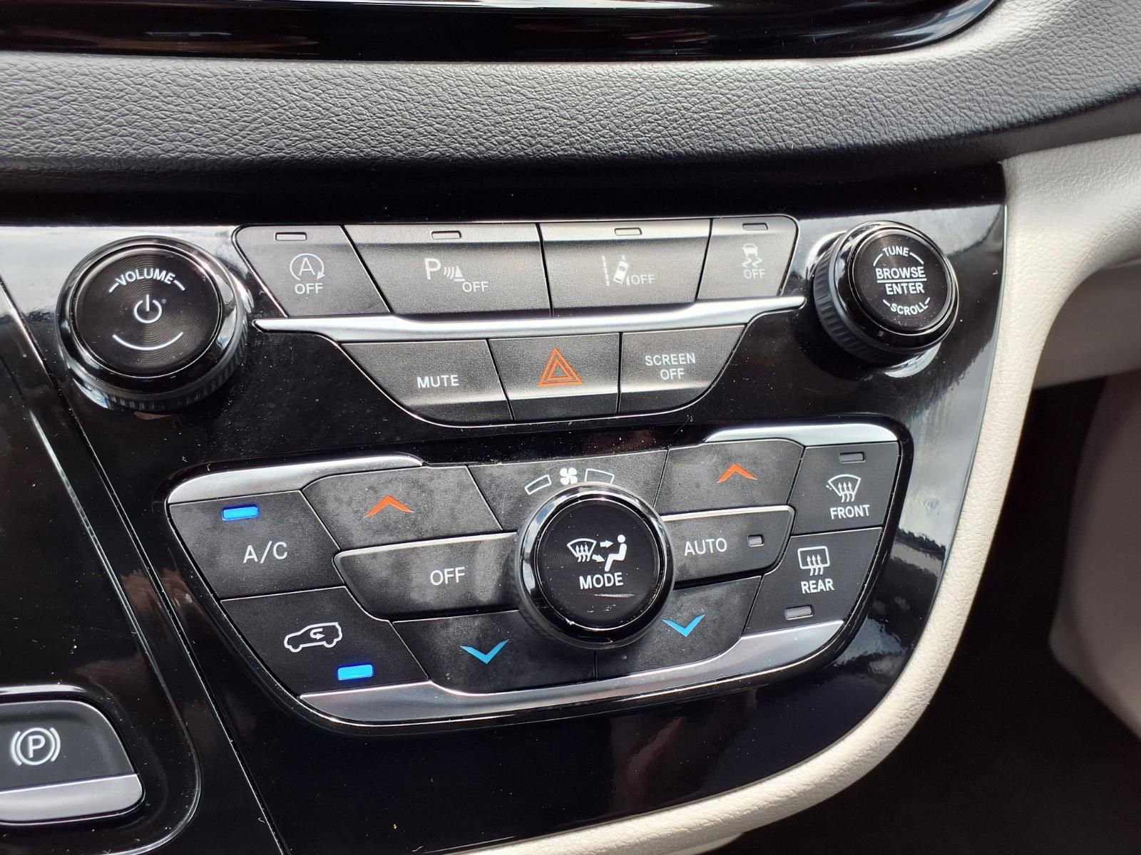 Used 2024 Chrysler Pacifica Touring-L image 20