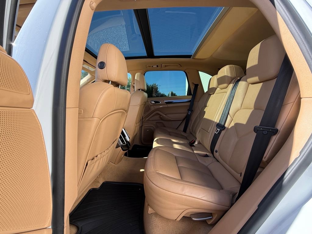 Used 2017 Porsche Cayenne Platinum Edition image 31