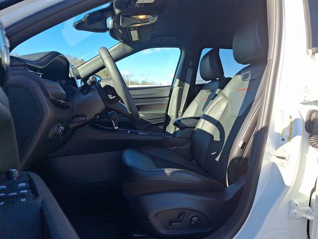 Used 2024 Jeep Compass Trailhawk w/ Trailhawk Convenience Group AWD/4WD image 13