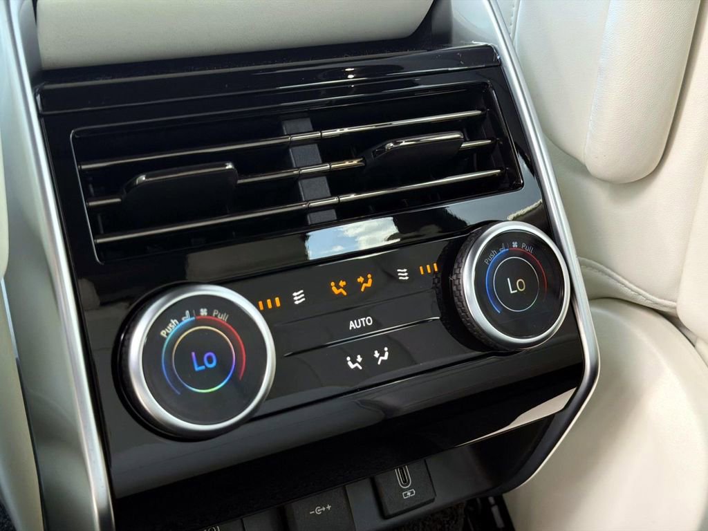 New 2026 Land Rover Range Rover SE image 15