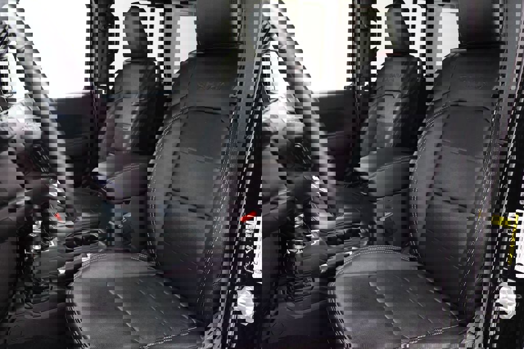 Used 2022 Jeep Wrangler Unlimited Sahara w/ Cold Weather Group image 16