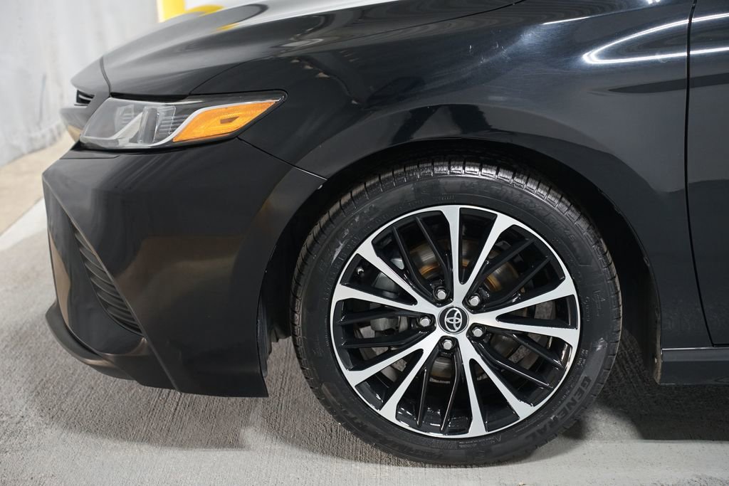 Used 2018 Toyota Camry SE image 5