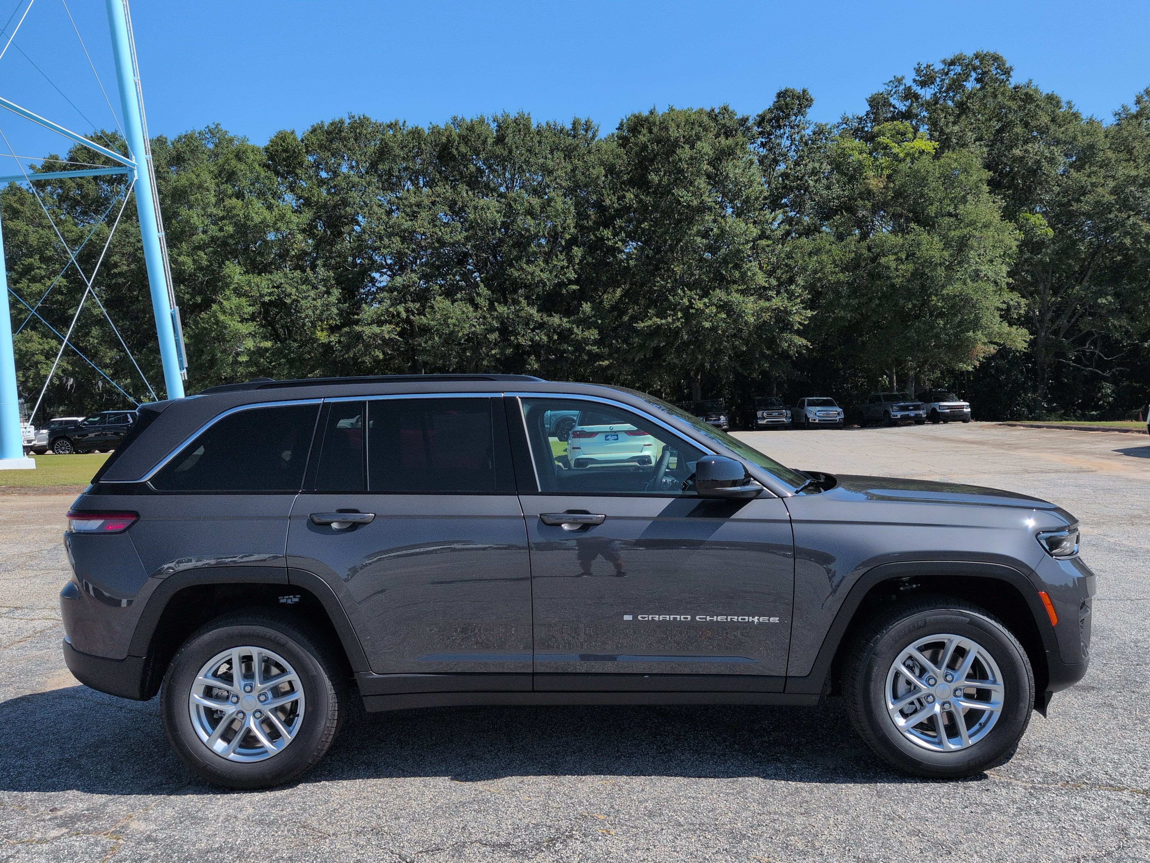 New 2026 Jeep Grand Cherokee Laredo X RWD image 2