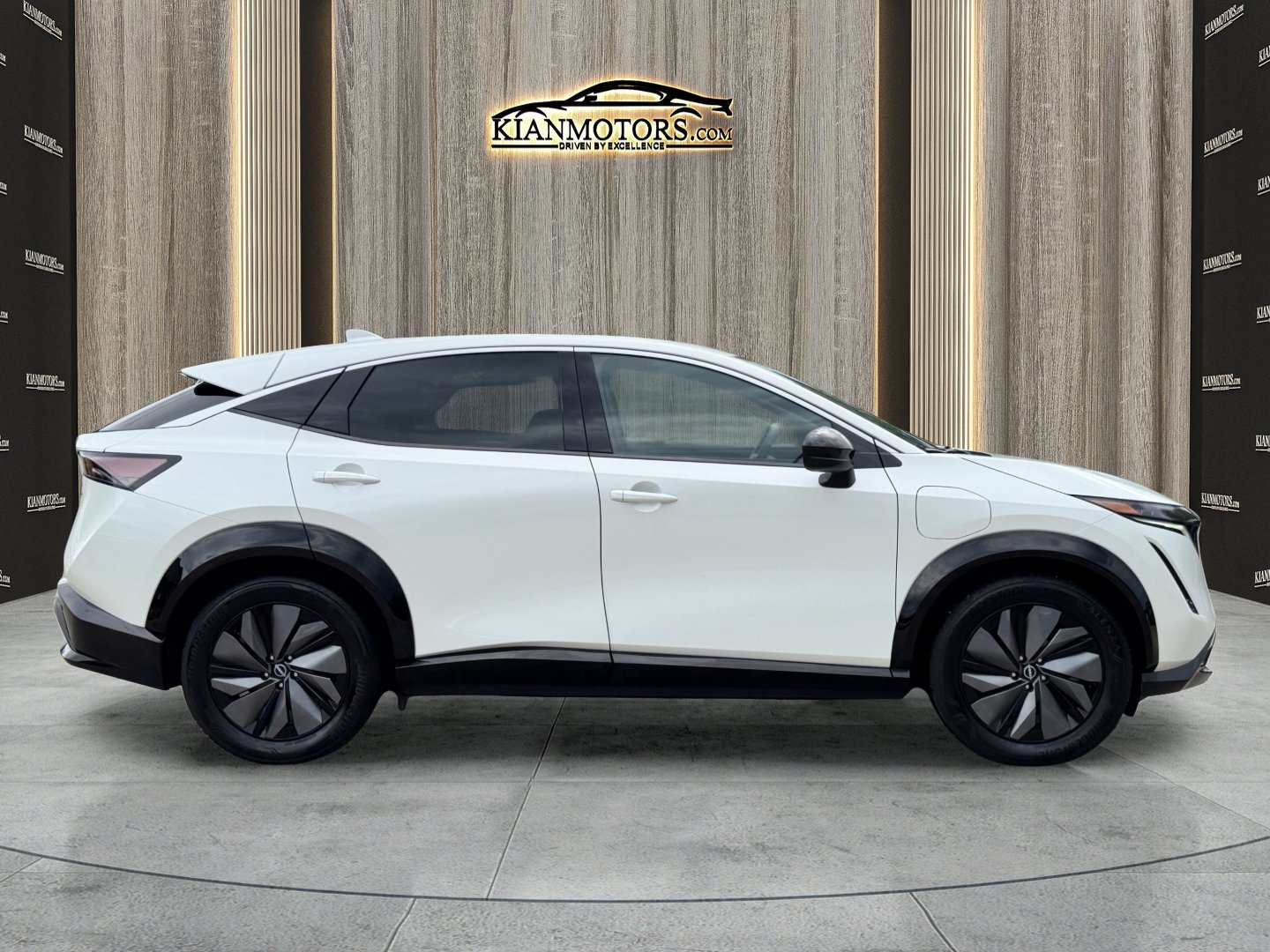 Used 2025 Nissan Ariya FWD image 8