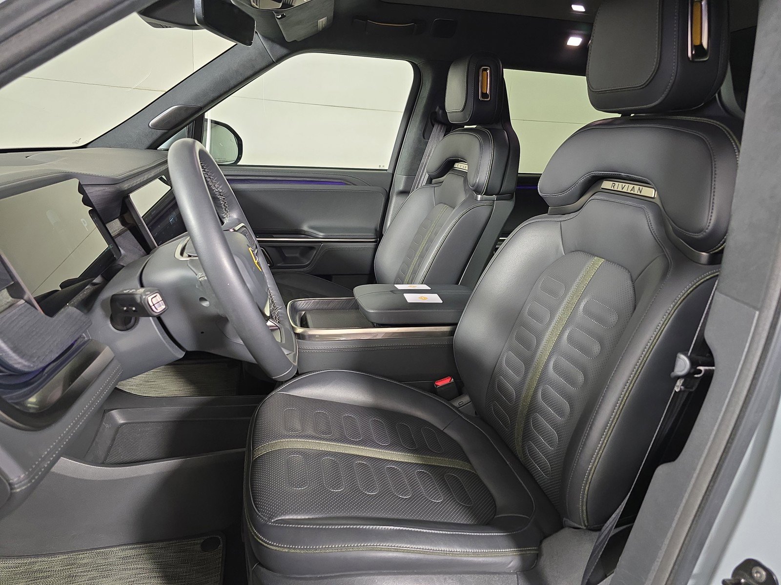 Used 2024 Rivian R1S Adventure AWD/4WD image 20