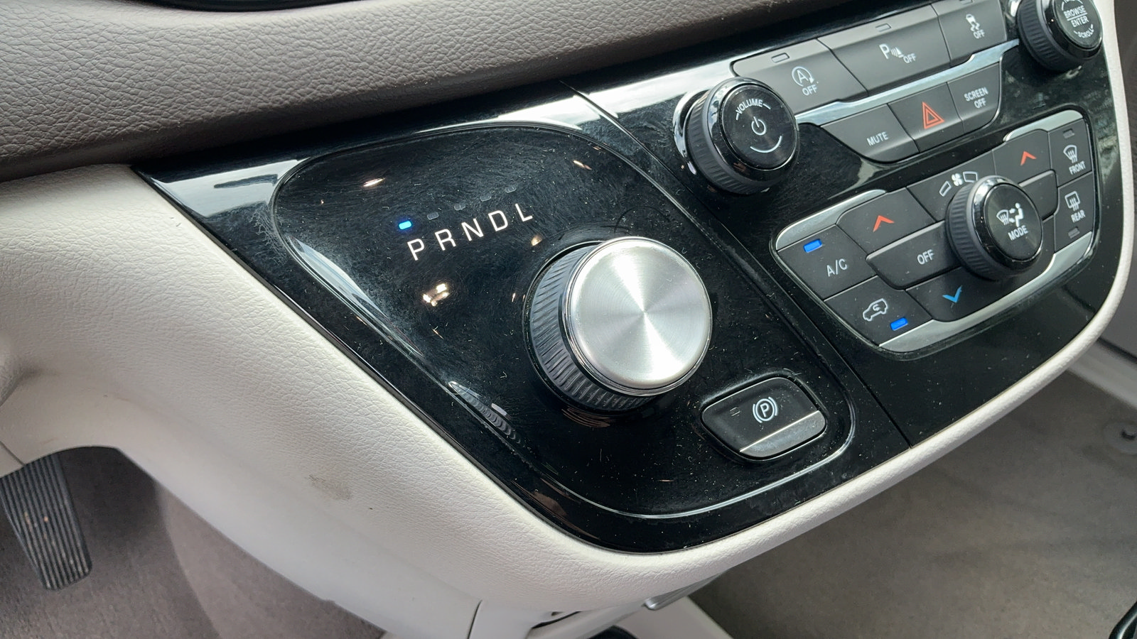Used 2019 Chrysler Pacifica LX FWD image 32
