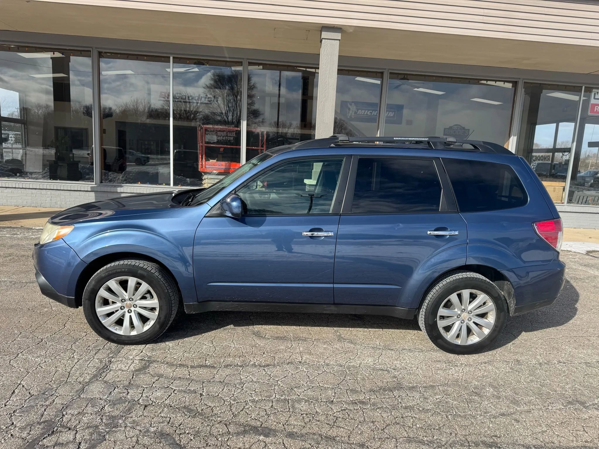 Used 2012 Subaru Forester 2.5X Premium w/ All-Weather Pkg image 2