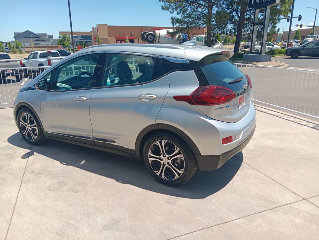 Used 2018 Chevrolet Bolt Premier w/ Driver Confidence II Package FWD image 3