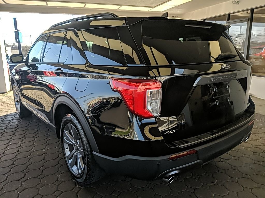 Used 2024 Ford Explorer XLT w/ Equipment Group 202A image 10