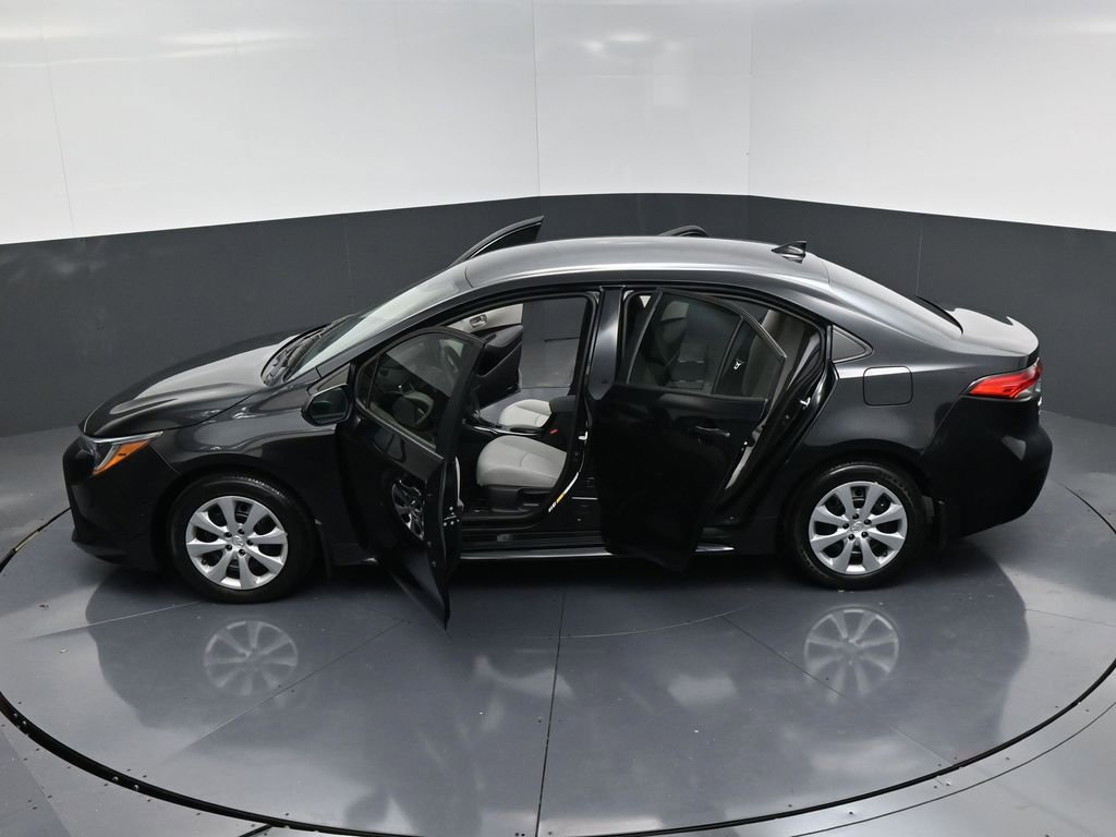 Used 2022 Toyota Corolla LE image 25
