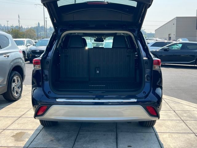 Used 2020 Toyota Highlander Platinum AWD/4WD image 12