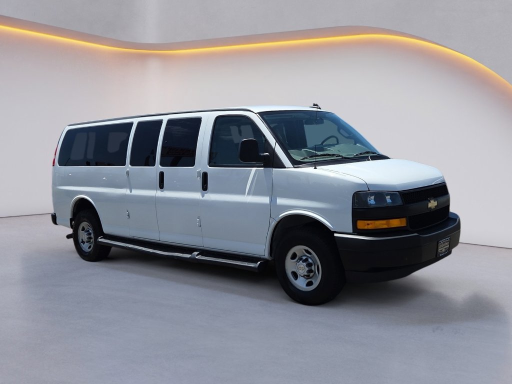 Used 2022 Chevrolet Express 3500 LS image 3