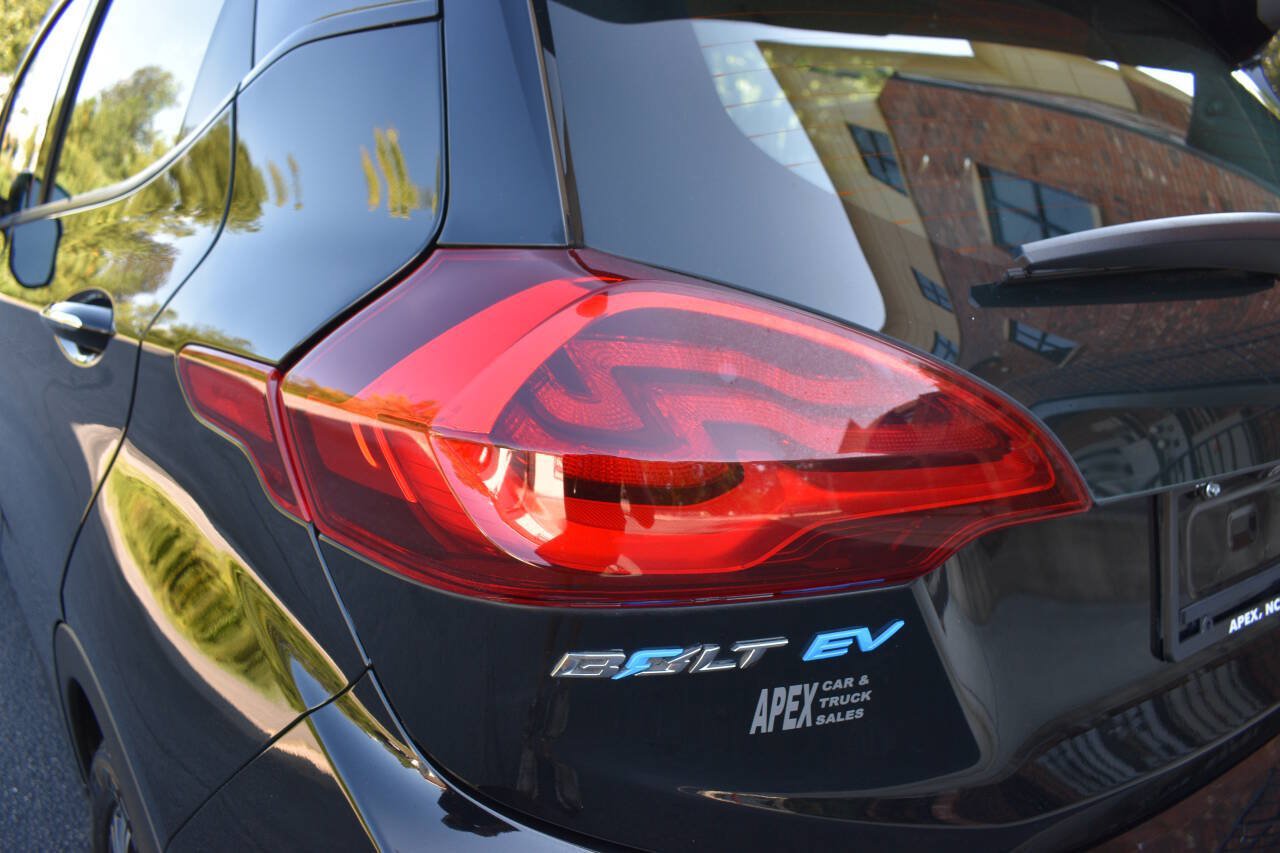 Used 2021 Chevrolet Bolt Premier w/ Infotainment Package FWD image 36