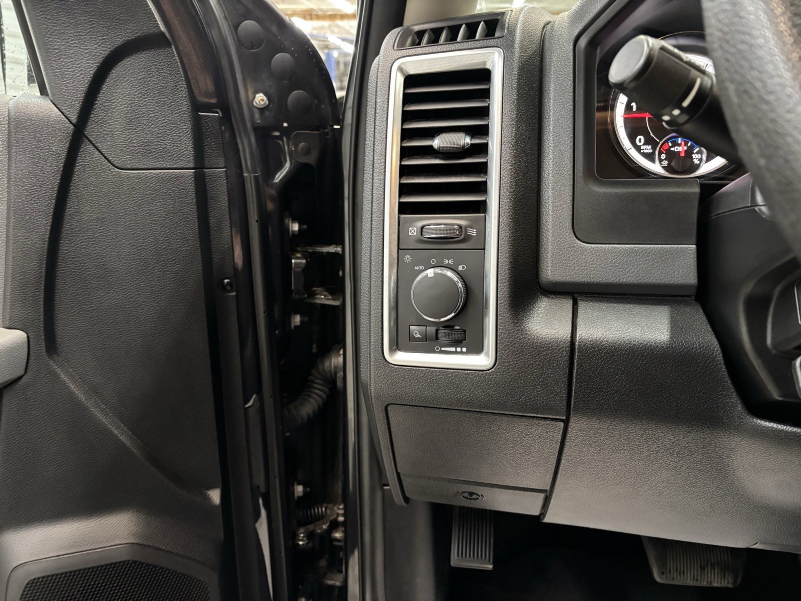 Used 2017 RAM 2500 SLT image 18