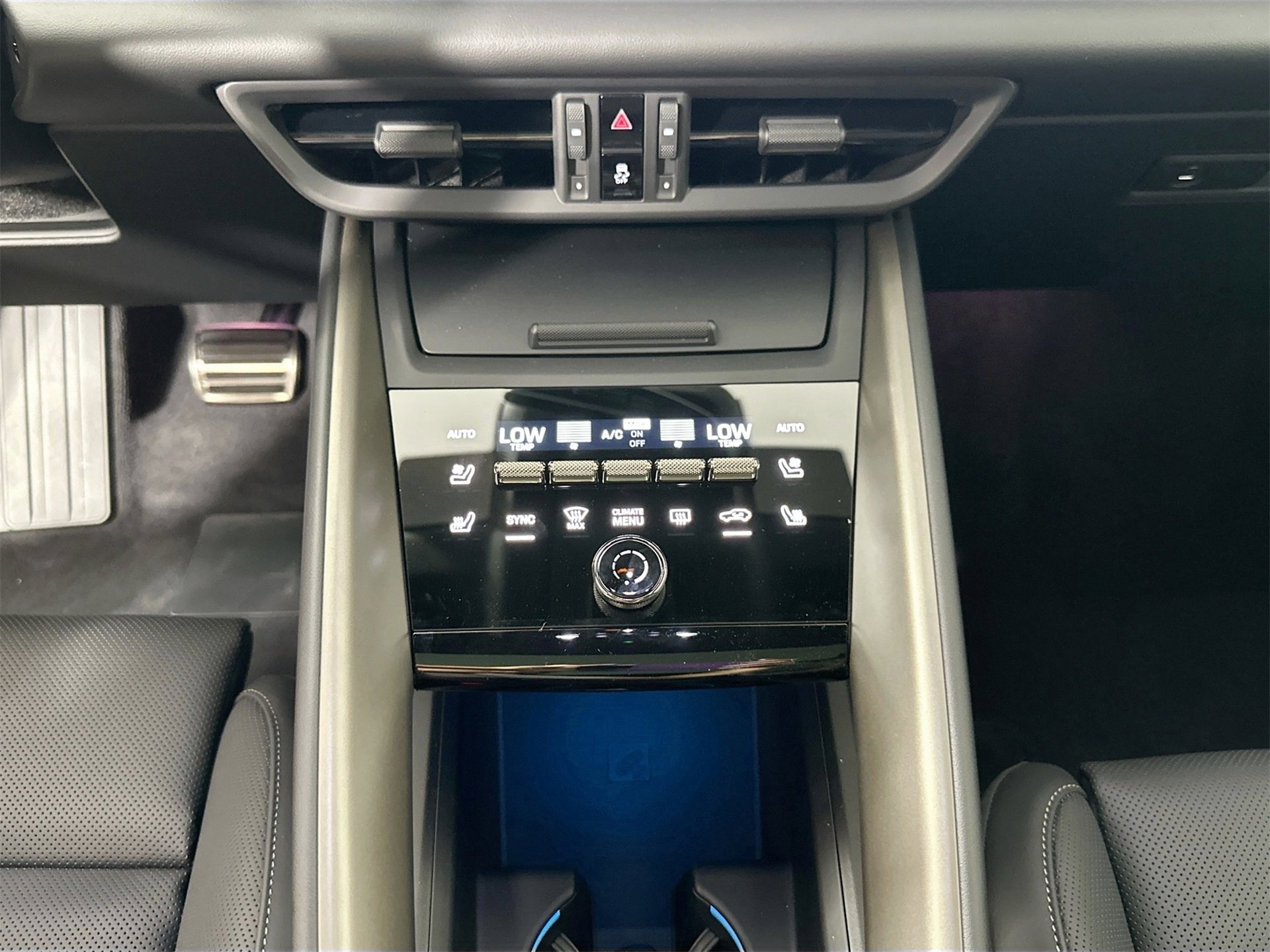 Certified 2025 Porsche Macan Turbo Electric image 24