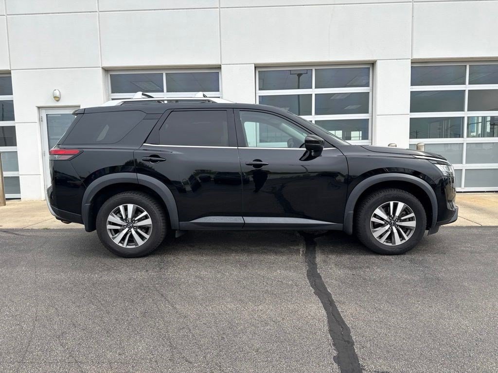 Used 2022 Nissan Pathfinder SL AWD/4WD image 3