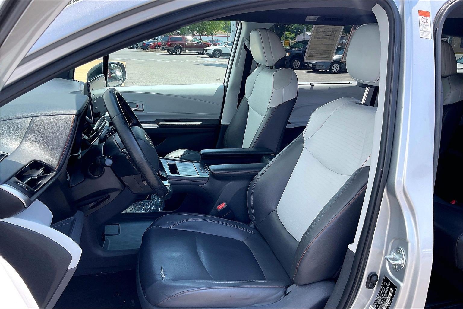 Used 2021 Toyota Sienna XSE AWD/4WD image 29