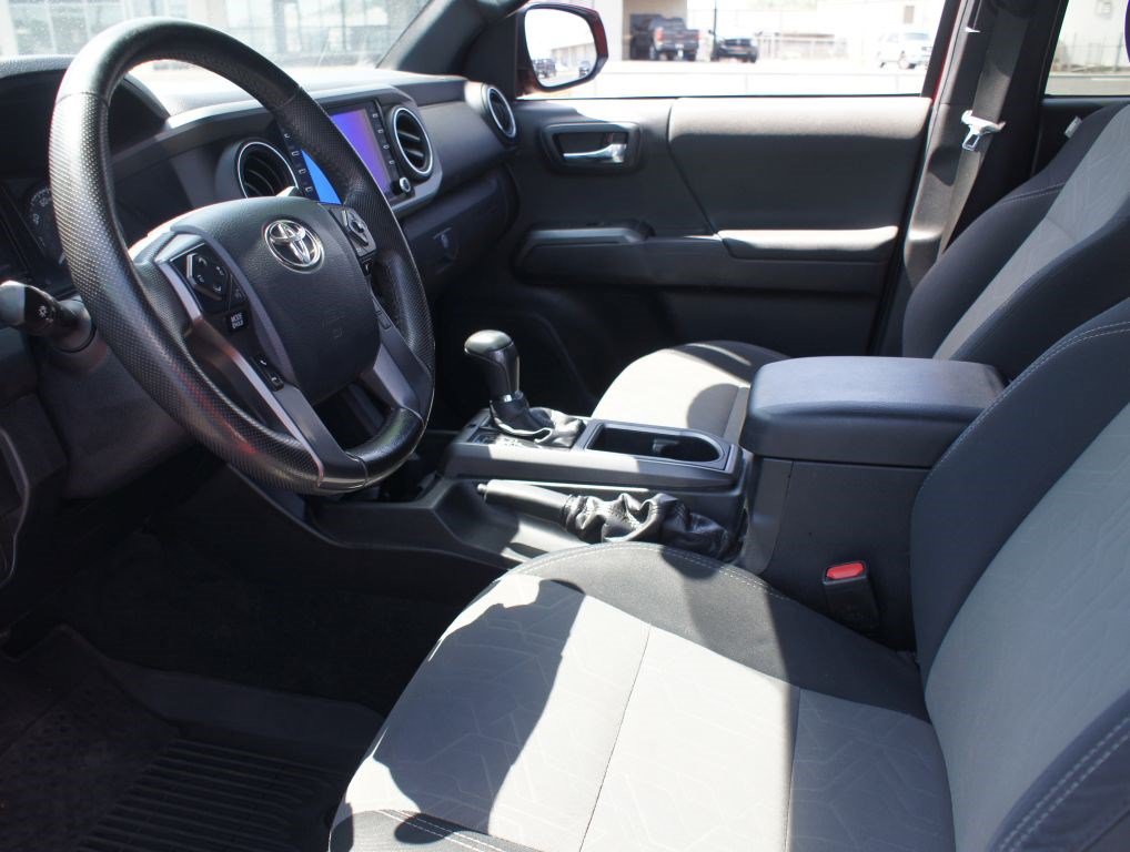 Used 2020 Toyota Tacoma TRD Off-Road AWD/4WD image 12