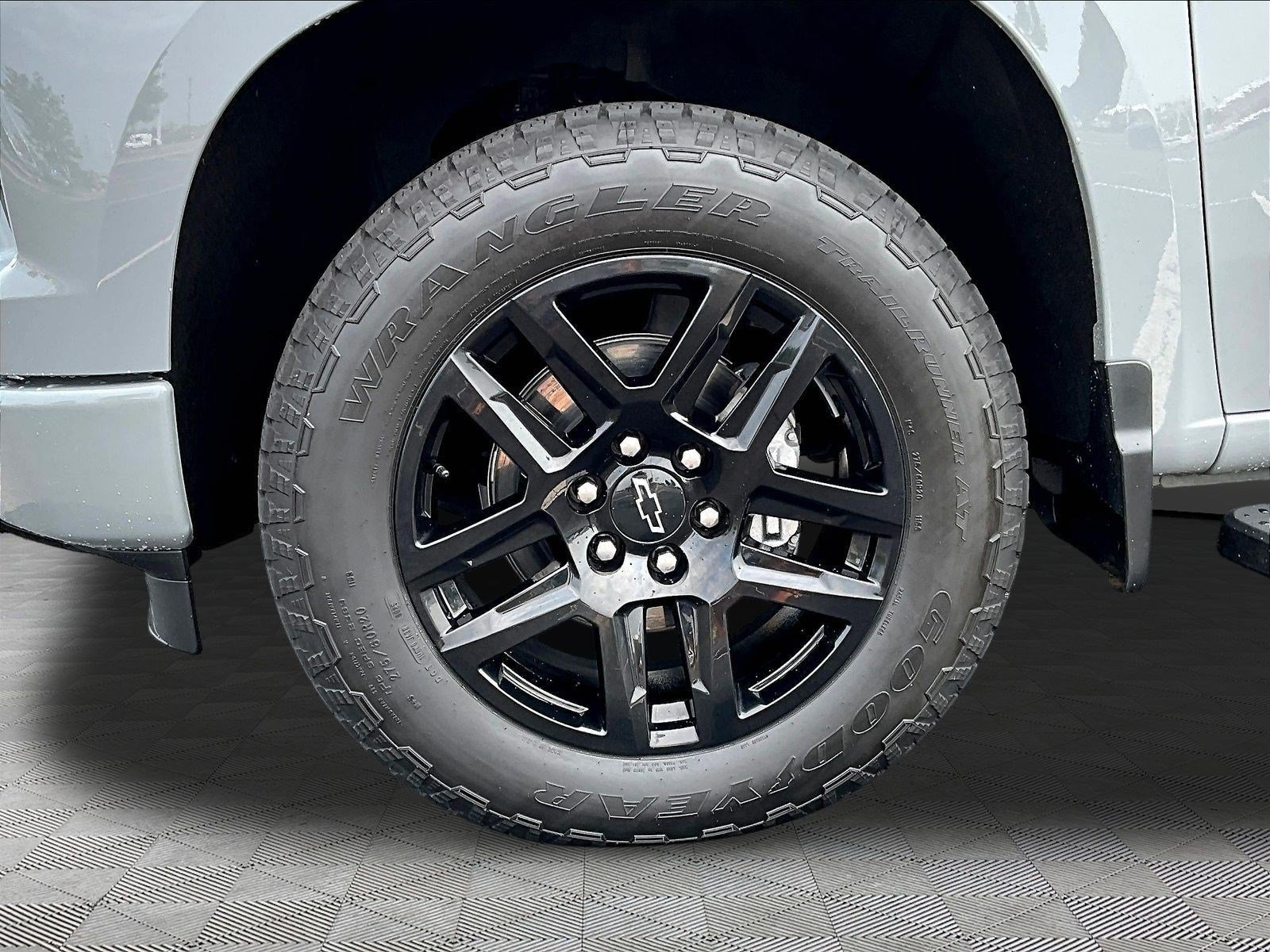 Used 2025 Chevrolet Silverado 1500 RST w/ Convenience Package II AWD/4WD image 34