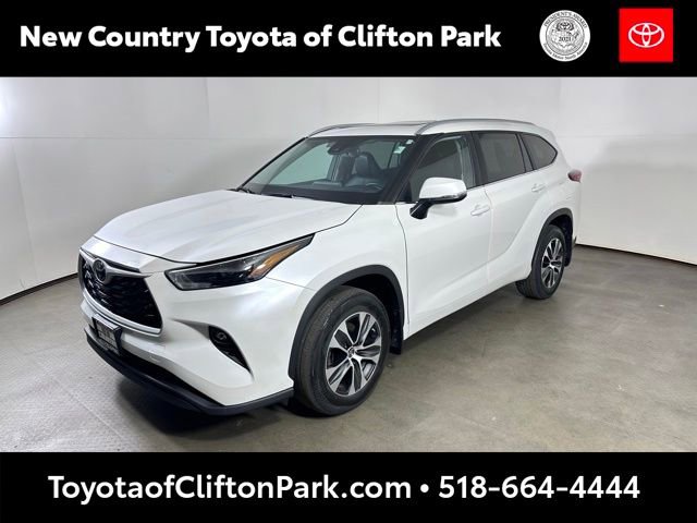 Used 2023 Toyota Highlander XLE image 7
