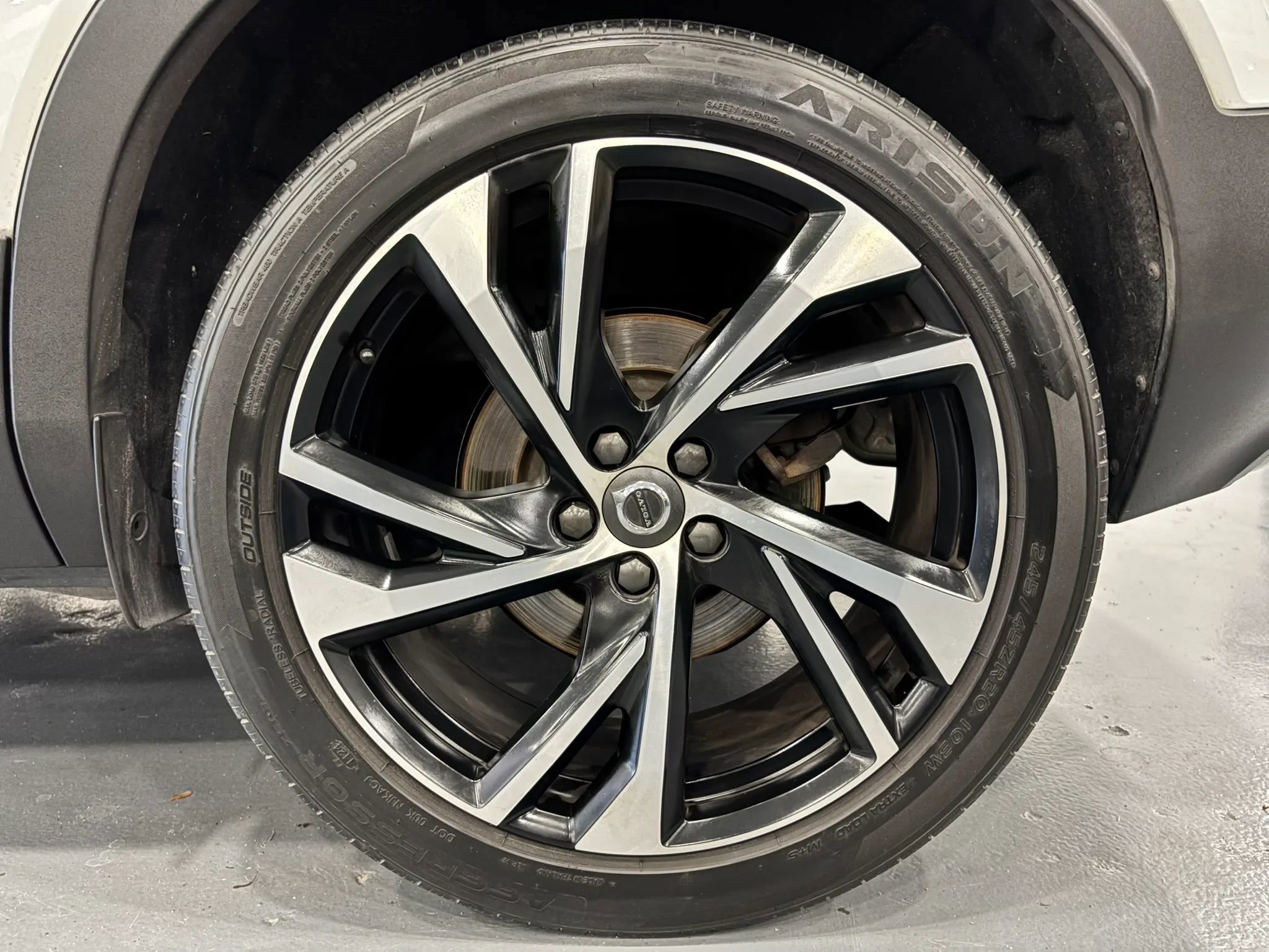 Used 2020 Volvo XC40 T4 R-Design FWD image 47