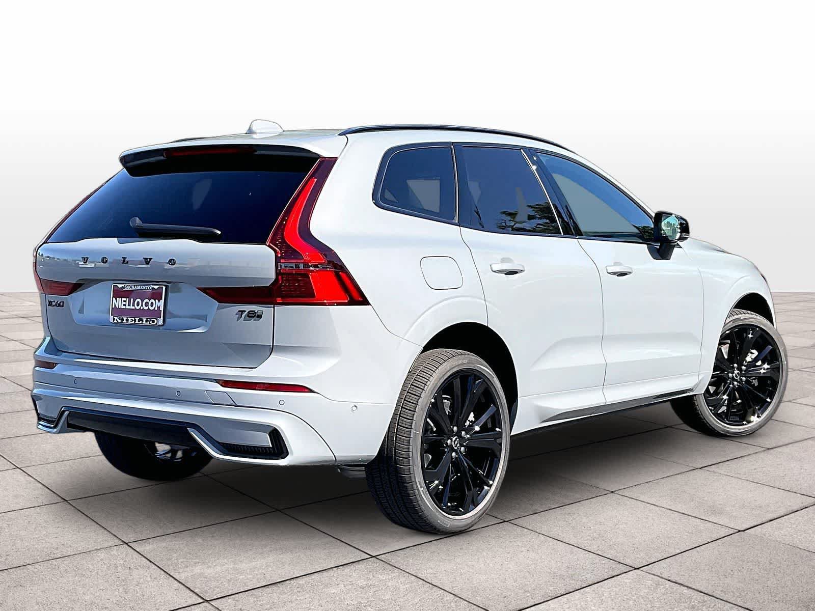 New 2026 Volvo XC60 T8 Ultra w/ Climate Package AWD/4WD image 4