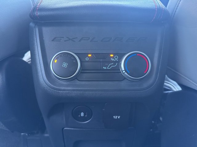 Used 2025 Ford Explorer Active w/ Active Comfort Package image 13