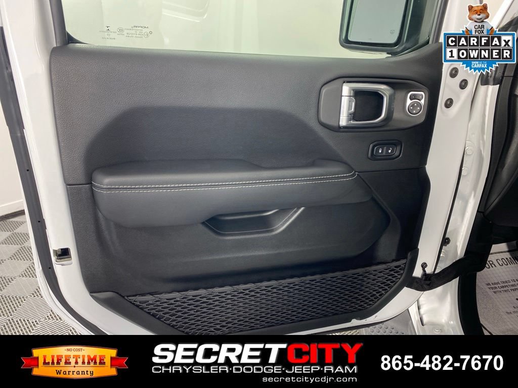 Used 2022 Jeep Wrangler Unlimited Sahara AWD/4WD image 12